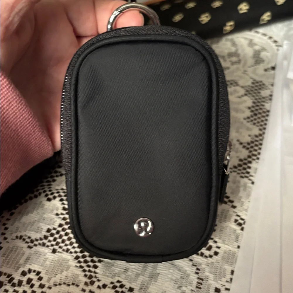 Lululemon nano clip able Black Compact Pouch new unused